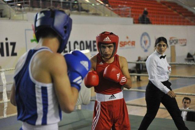 41 İlden 320 Sporcu Trabzon&rsquo;da Şampiyon Olmak İ&ccedil;in Yumruk Atıyor 2