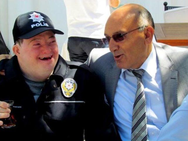 Down Sendromlu &Ccedil;ocuklara Polislerden S&uuml;rpriz 2