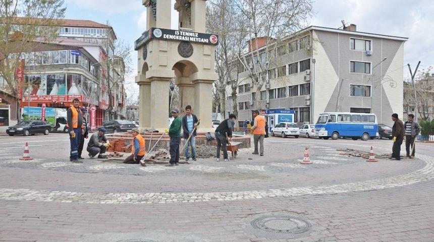 G&ouml;lbaşı İl&ccedil;esinde Yol Bakım &Ccedil;alışmaları S&uuml;r&uuml;yor