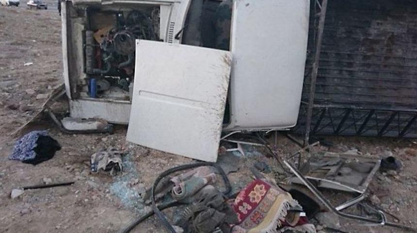 Konya&rsquo;da Freni Patlayan Kamyonet Takla Attı: 3 Yaralı