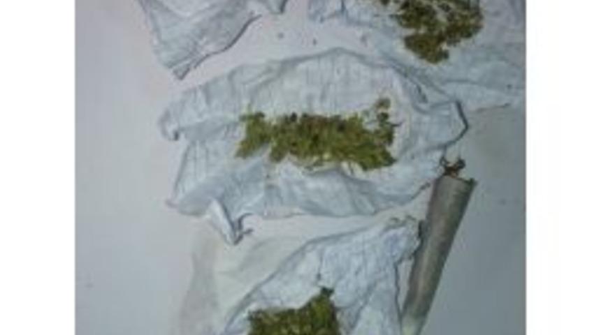 Uyuşturucu Maddeyi Atıp Ka&ccedil;mak İstediler