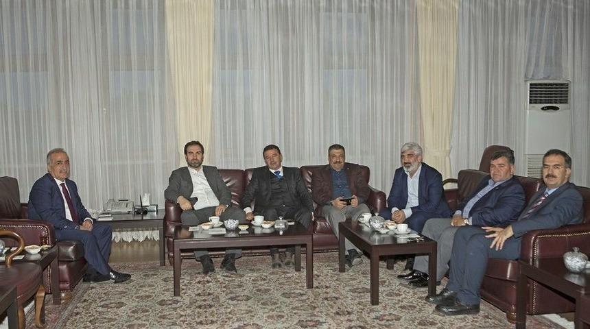 Başbakan Başdanışmanı Mustafa Şen İle Genar Araştırma Şirketi Başkanı İhsan Aktaş, Rekt&ouml;r &Ccedil;omaklı&rsquo;yı Ziyaret Etti