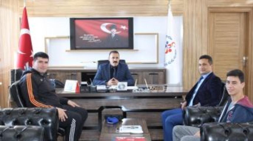 Karamanlı Antren&ouml;r Ve Sporcuya Milli Davet