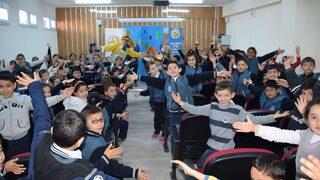 Öğrencilere Hokkabaz İle Palyaço Konulu Tiyatro Gösterileri Düzenlendi