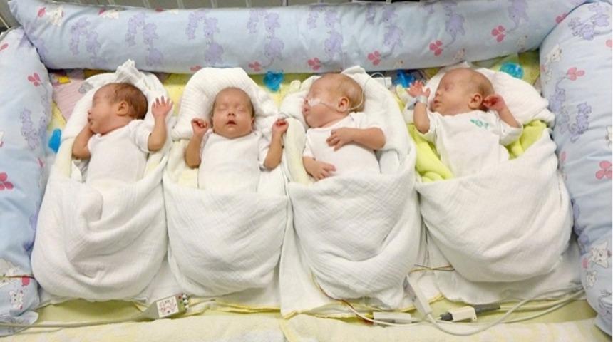 65 yaşında d&ouml;rd&uuml;z doğurdu, tarihe ge&ccedil;ti!