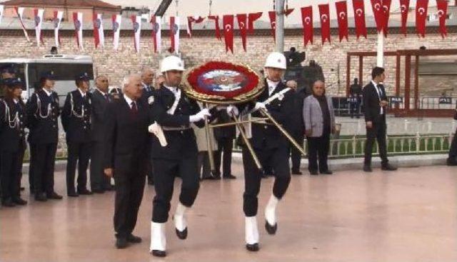 Polis Teşkilatı'nın 172. Kuruluş Yıldönümü:  Taksim'de Cumhuriyet Anıtı'nda Tören Düzenlendi