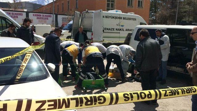 Van’da İran Uyruklu Bir Kişi Aracında Ölü Bulundu