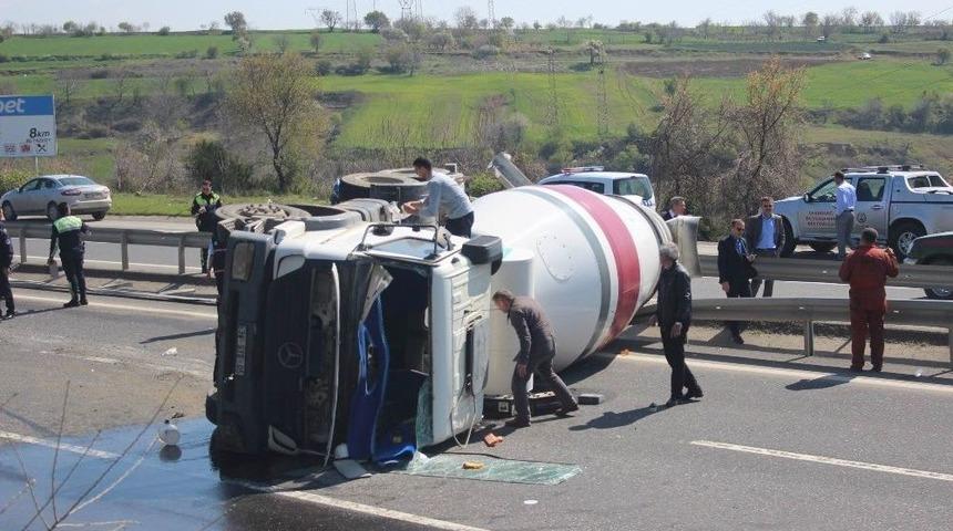 Tekirdağ&rsquo;da Beton Mikseri Devrildi: 1 Yaralı