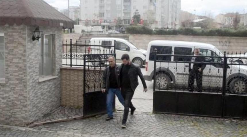 Sinan Oğan'ın Esnaf Ziyaretinde Silahla G&ouml;r&uuml;len Gen&ccedil;, Adliyeye Sevk Edildi