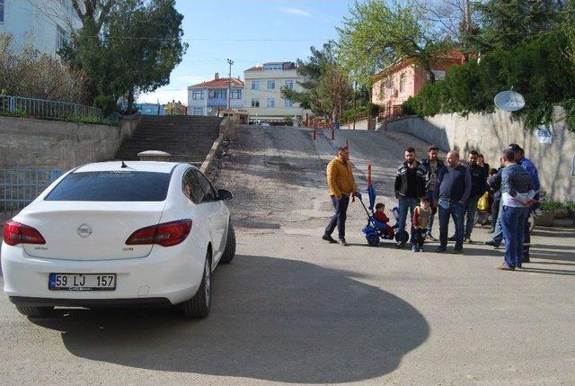 Otomobille Çarpışan Motosikletli Yaralandı