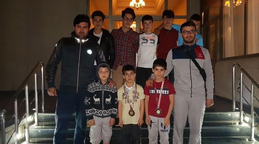 Badmintoncu Kardeşlerden B&uuml;y&uuml;k Başarı