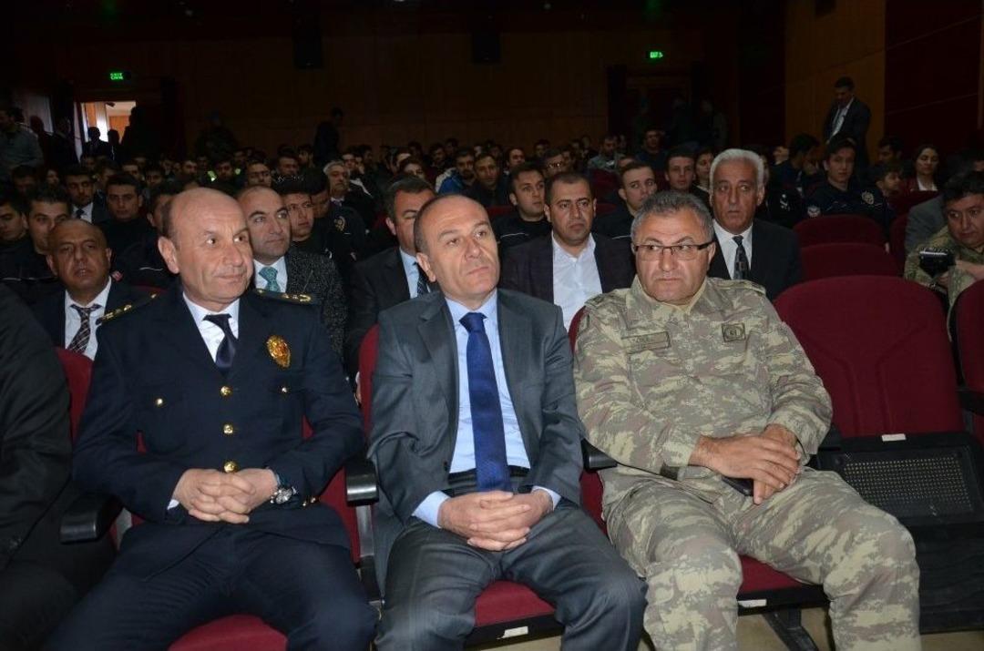 10 Nisan Polis Haftası Programında Evlilik Teklifi S&uuml;rprizi