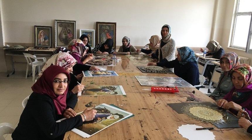 R&ouml;lyef Kursları Aile B&uuml;t&ccedil;esine Katkı Sağlıyor