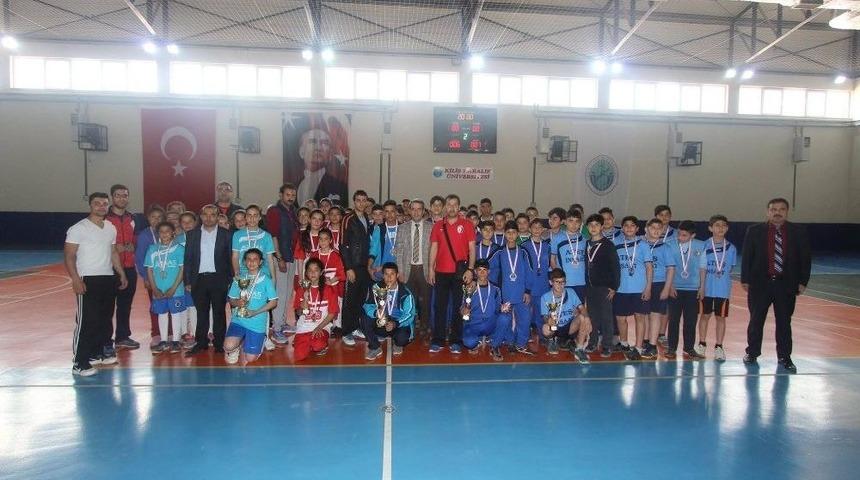 Yıldızlarda Hentbolun Şampiyonları Belli Oldu