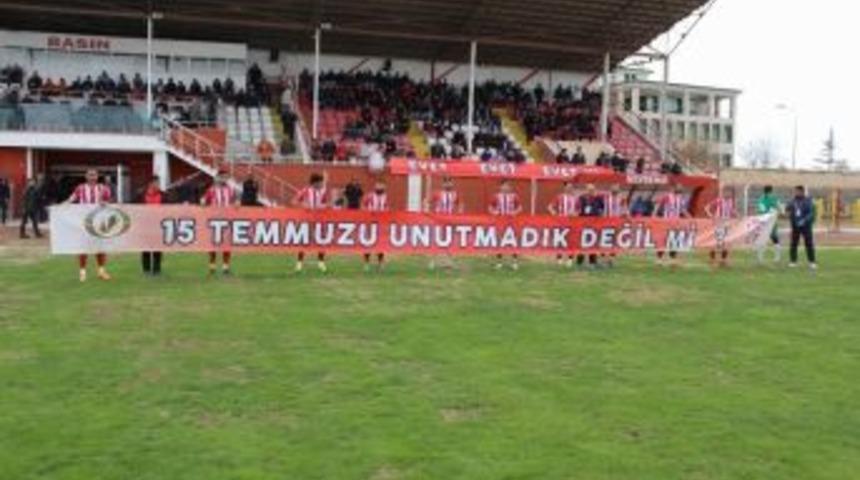 Amat&ouml;r Ma&ccedil;ta &ldquo;evet&rdquo; Pankartı