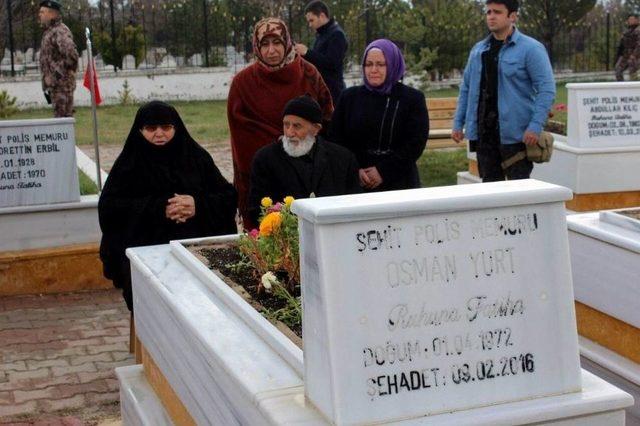 Sivas’ta Polis Şehitliğinde Hüzünlü Anma