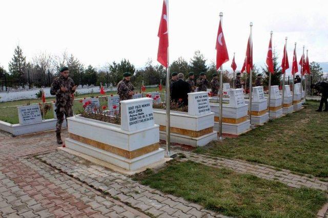 Sivas’ta Polis Şehitliğinde Hüzünlü Anma