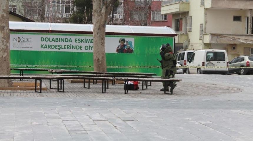 Polislere Ş&uuml;pheli &Ccedil;antayla Kutlama S&uuml;rprizi