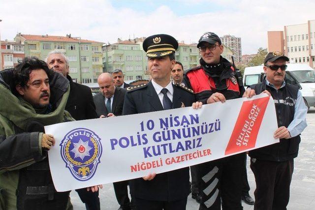 Polislere Şüpheli Çantayla Kutlama Sürprizi