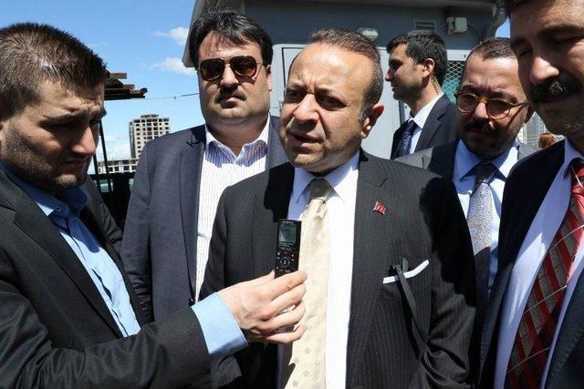 Eski Bakan Bağış, Diyarbakır&rsquo;da Polislere Karanfil Verdi 3