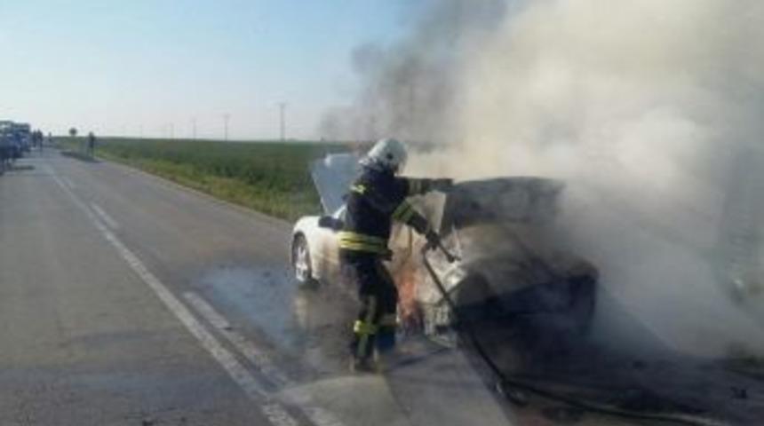 Hayrabolu&rsquo;da Seyir Halindeki Otomobil Alev Aldı