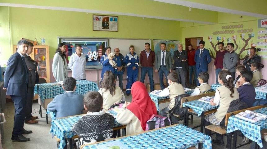 Hakkarili &Ouml;ğrencilerden &Ouml;rnek Davranış