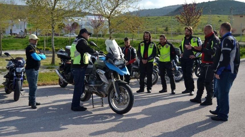 Motosiklet S&uuml;r&uuml;c&uuml;lerine Eğitim