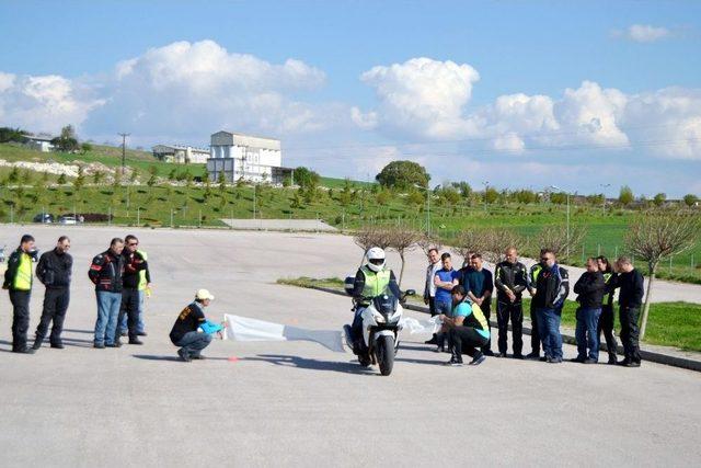 Motosiklet Sürücülerine Eğitim