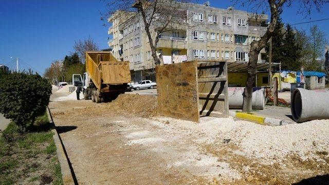 Kanalizasyon Hattı Yenileme Çalışmaları Devam Ediyor