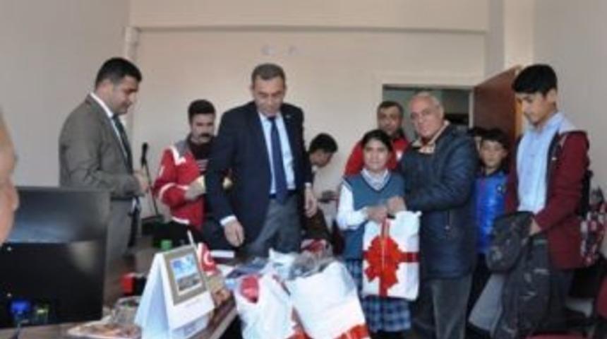 Kızılaydan &Ouml;ğrencelere Destek