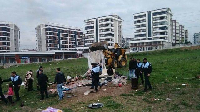 Toplu Konut Bölgesindeki Göçebe Çadırları Kaldırıldı