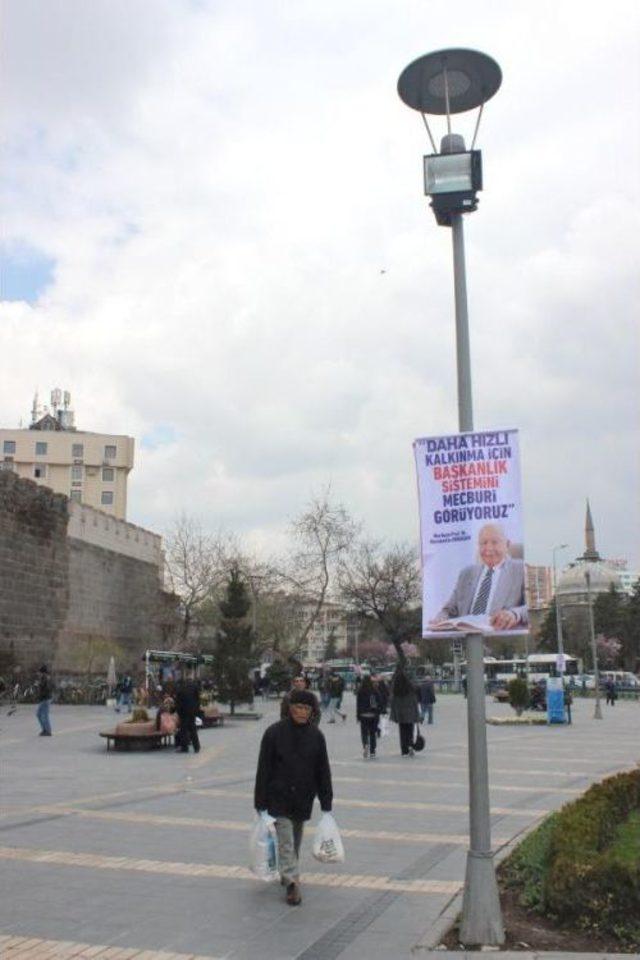 Kayseri'de, Merhum Liderlerin Fotoğraf Ve Mesajları Asıldı (2)