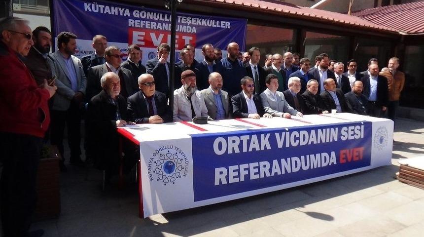 G&ouml;n&uuml;ll&uuml; Teşekk&uuml;ller Referandumda &rsquo;evet&rsquo; Diyecek