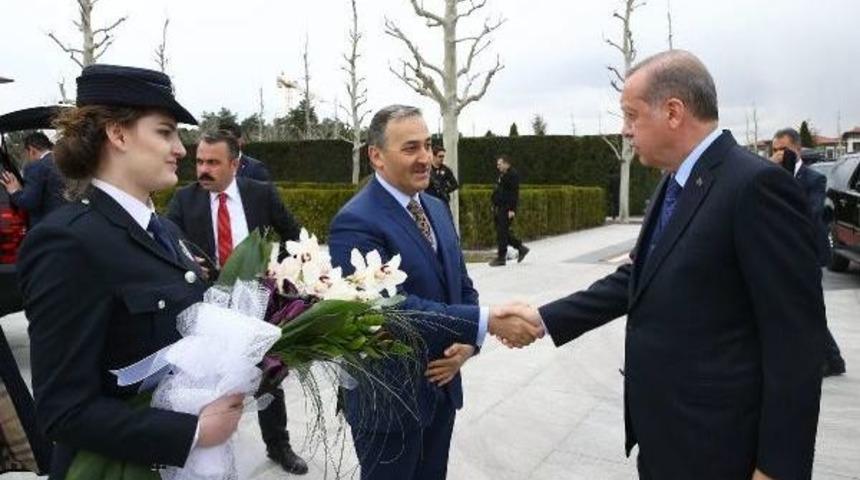 Cumhurbaşkanı Erdoğan'dan Beştepe'de G&ouml;revli Polislere Tebrik