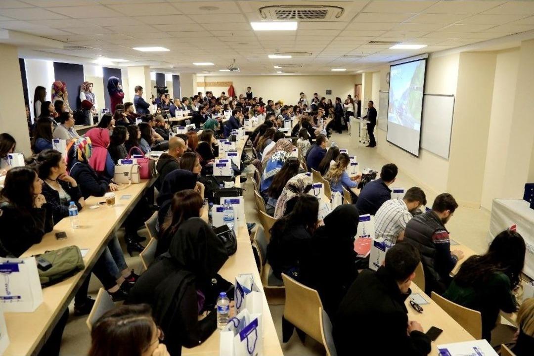 İş Adamları Hk&uuml; &Ouml;ğrencilerinin Kariyer Planlarına Destek Oluyor