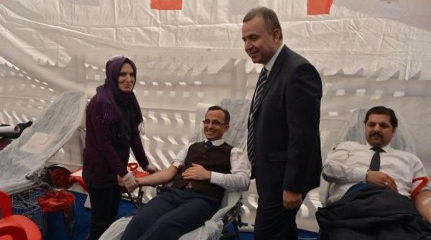 Lise &Ouml;ğrencilerinden Kan Bağışı Kampanyası