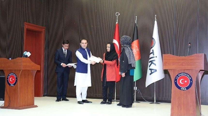 2 Bin 400 Afgan &Ouml;ğretmene Tika&rsquo;dan Eğitim