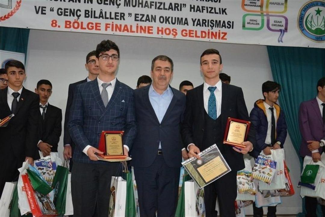 &ldquo;gen&ccedil; Bilaller&rdquo; Ezanı G&uuml;zel Okuma Ve &ldquo;kur&rsquo;an&rsquo;ın Gen&ccedil; Muhafızları&rdquo; Hafızlık Yarışması Edremit&rsquo;te Yapıldı.