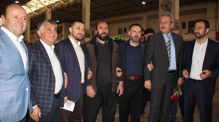 Ak Parti Heyeti Pazar Esnafı Ve Vatandaşlarla Biraya Geldi