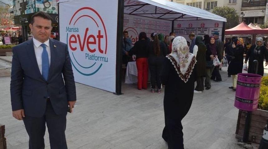 Manisa Evet Platformunun Standına B&uuml;y&uuml;k İlgi