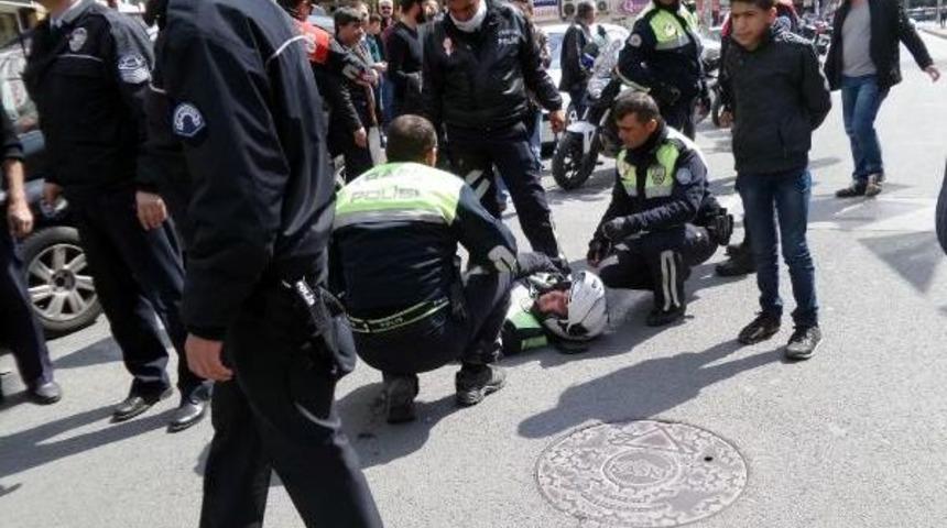 Motosikletli Trafik Polisi Kazada Yaralandı