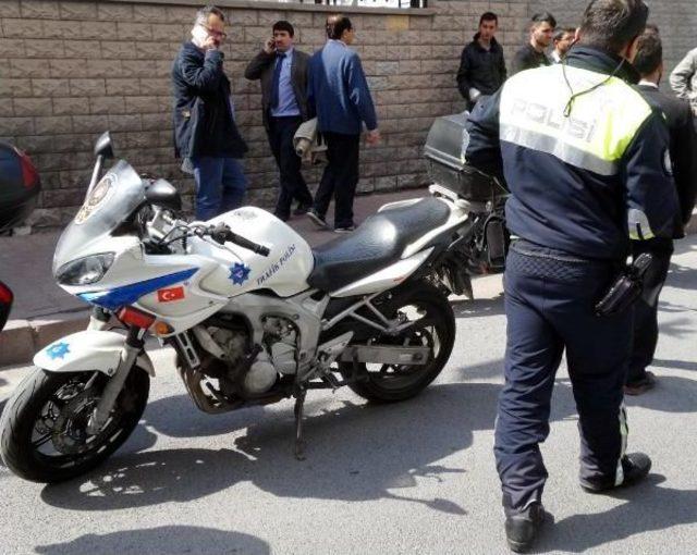 Motosikletli Trafik Polisi Kazada Yaralandı