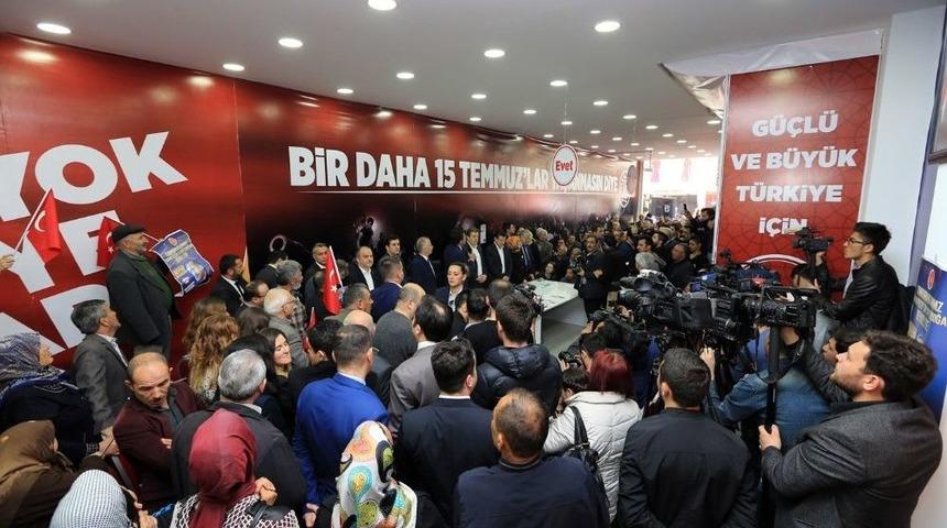 Denizli&rsquo;de Referandum Bilgilendirme Merkezine Yoğun İlgi