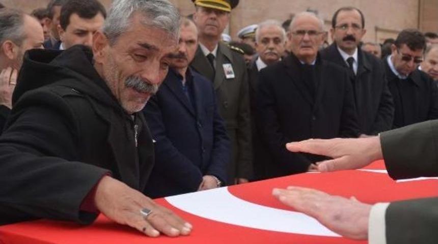 Kazayla Kendini Vuran Uzman Onbaşı, Toprağa Verildi