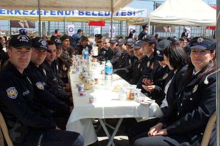 Bakan Zeybekci Polislerle Bir Araya Geldi G4