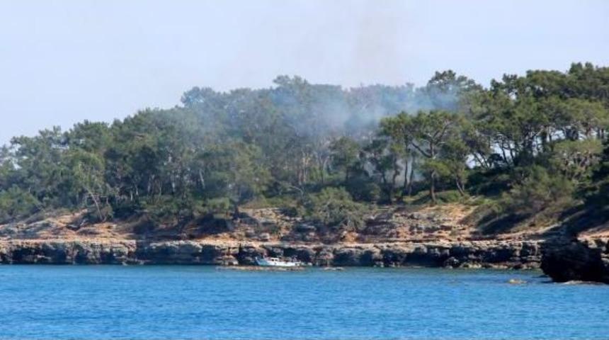 Denizden Kovayla Su &Ccedil;ekip Orman Yangınına M&uuml;dahale Ettiler