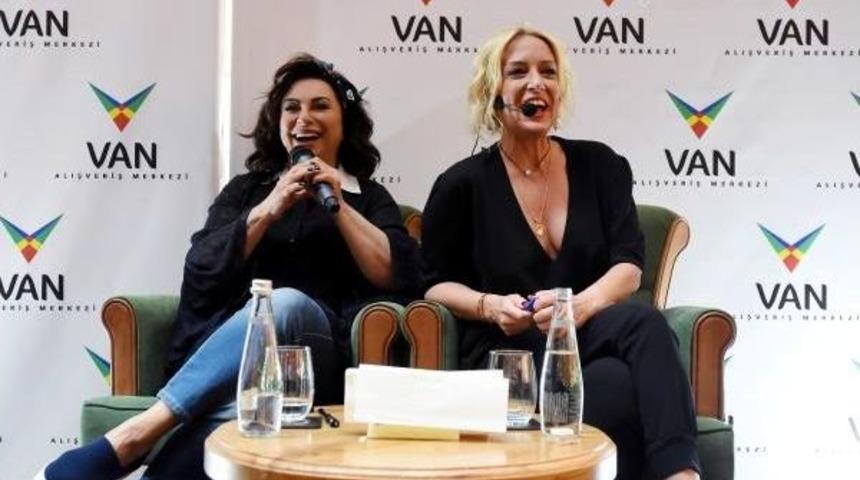 Saba T&uuml;mer Ve Nilg&uuml;n Belg&uuml;n Van'da&nbsp;Hayranıyla Buluştu