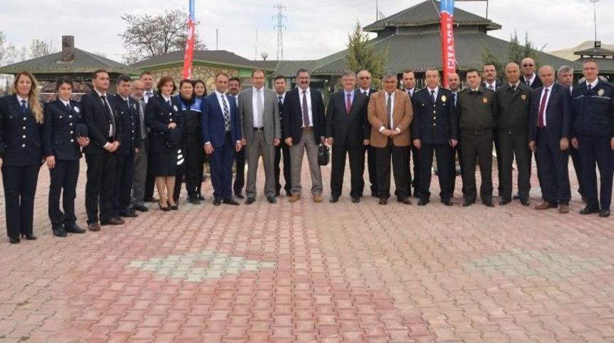 Başkan &Ouml;zg&uuml;ven Emniyet Mensuplarıyla Bir Araya Geldi