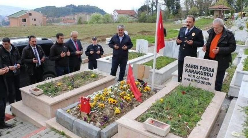 Beşiktaş Şehidi Emniyet M&uuml;d&uuml;r&uuml; Mezarı Başında Anıldı