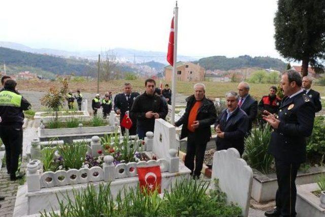 Beşiktaş Şehidi Emniyet Müdürü Mezarı Başında Anıldı